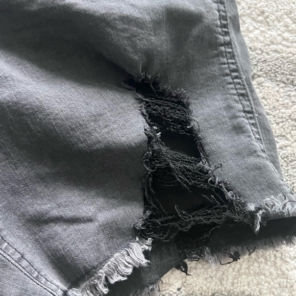 Hollister Ultra High Rise Bermuda Shorts - Picture 3 of 6